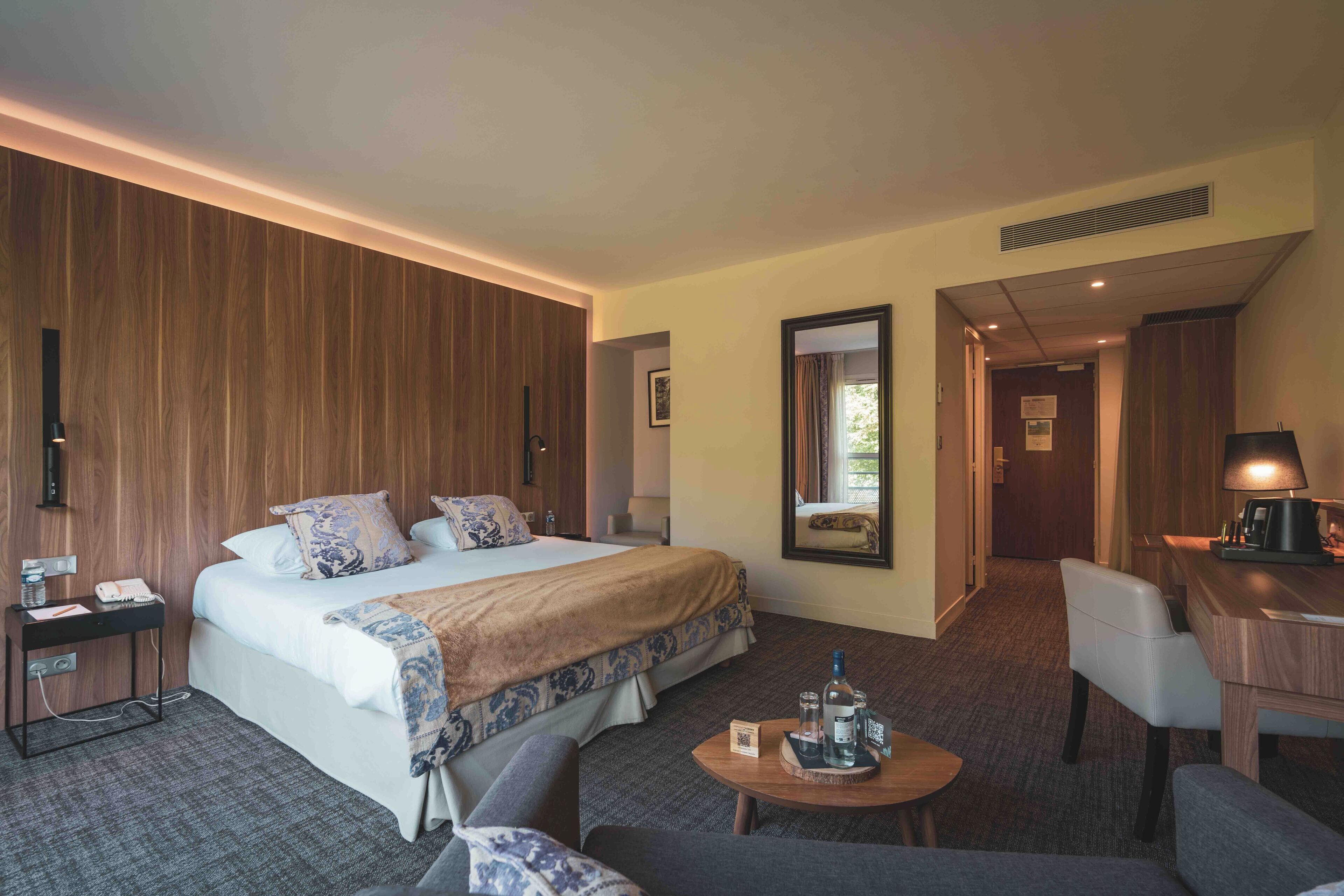 classic room | in-room safe, desk, free cots/infant beds, travel cot