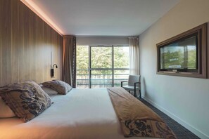 Junior Suite | In-room safe, desk, free cribs/infant beds, travel crib - Forges Hotel (Forges-les-Eaux)
