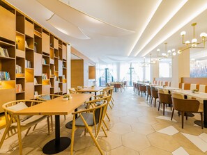 Colazione a buffet a pagamento, servita tutte le mattine 