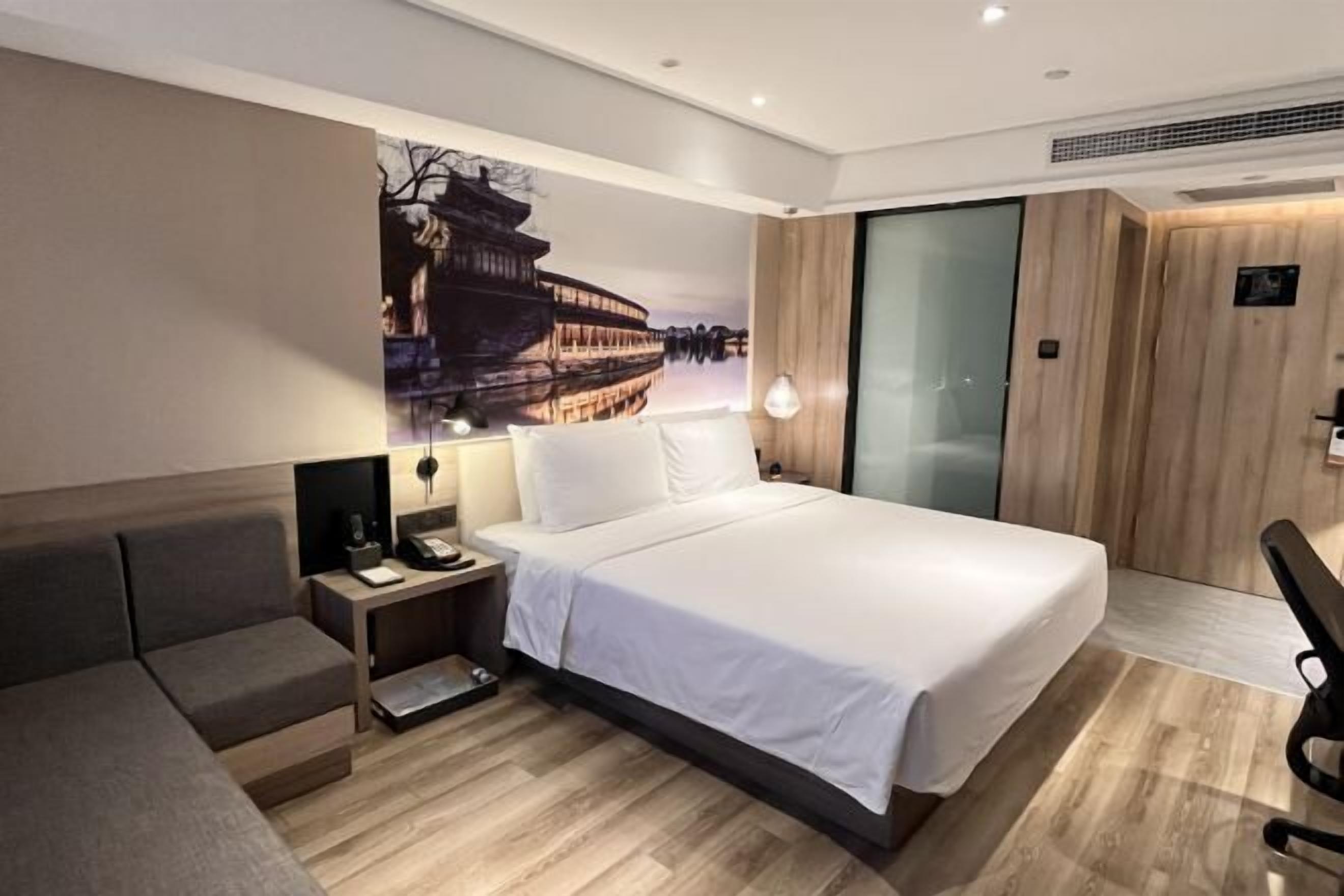 Free WiFi, bed sheets