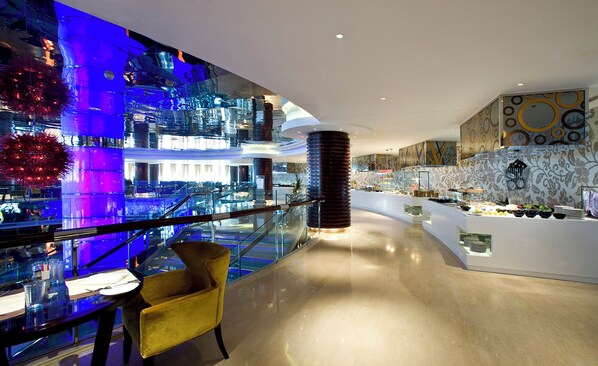 Daily buffet breakfast (CNY 149 per person) - Four Points by Sheraton Hangzhou, Binjiang (Hangzhou)