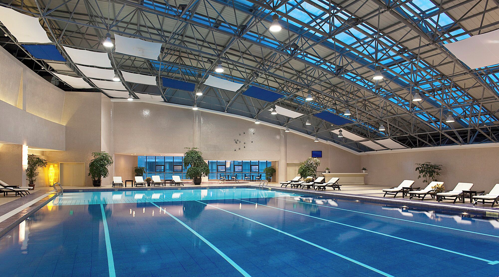 Innendørsbasseng