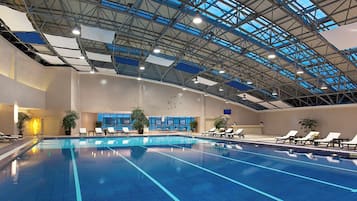 Innendørsbasseng