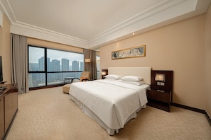 Quarto, 1 cama King, vista para a cidade | Frigobar, cofres nos quartos, escrivaninha, quartos à prova de som