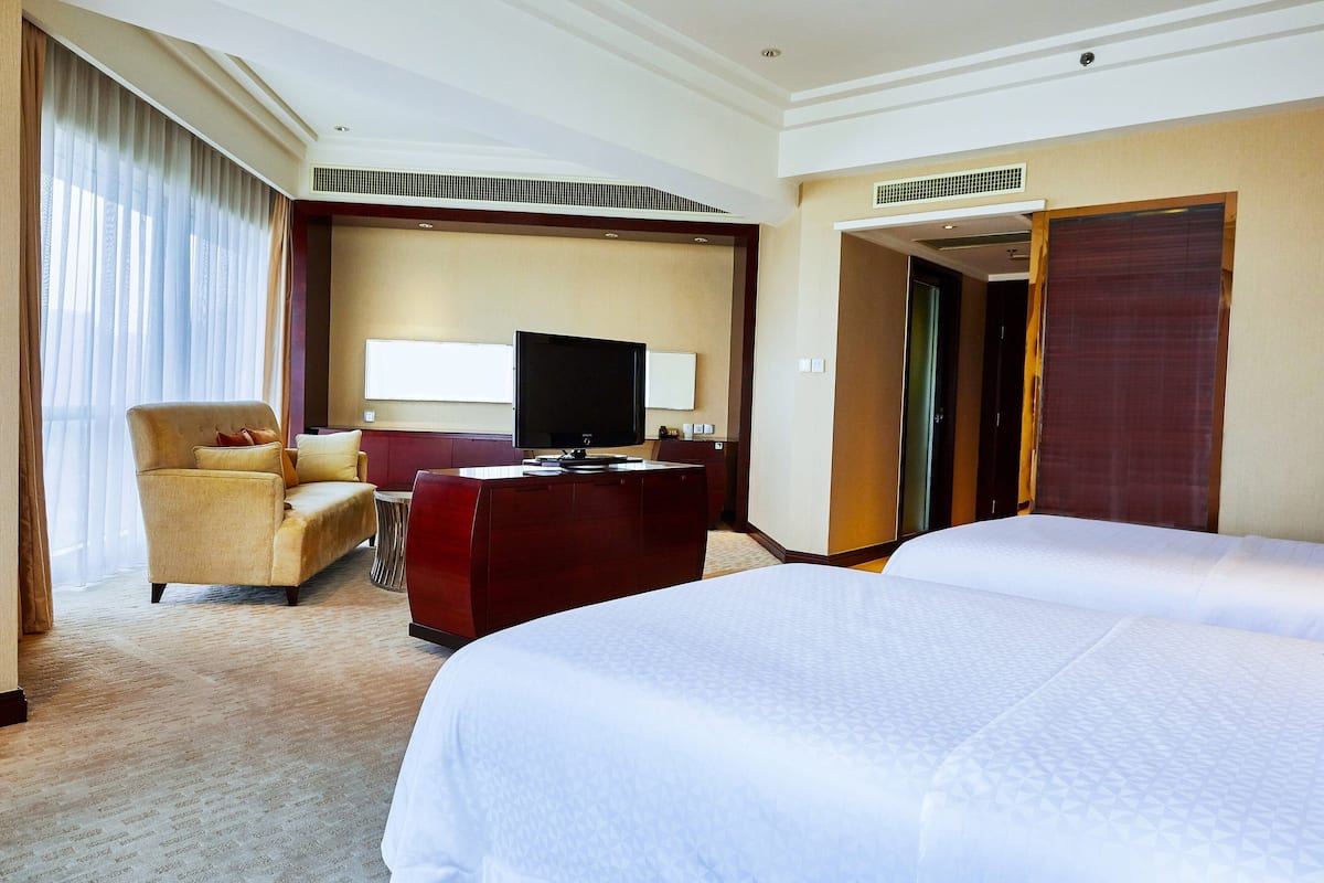 Minibar, in-room safe, desk, soundproofing