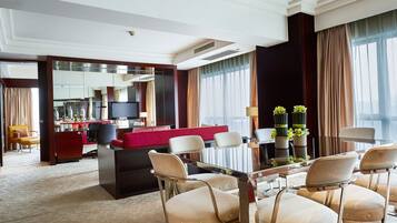 Minibar, coffres-forts dans les chambres, bureau, chambres insonorisées