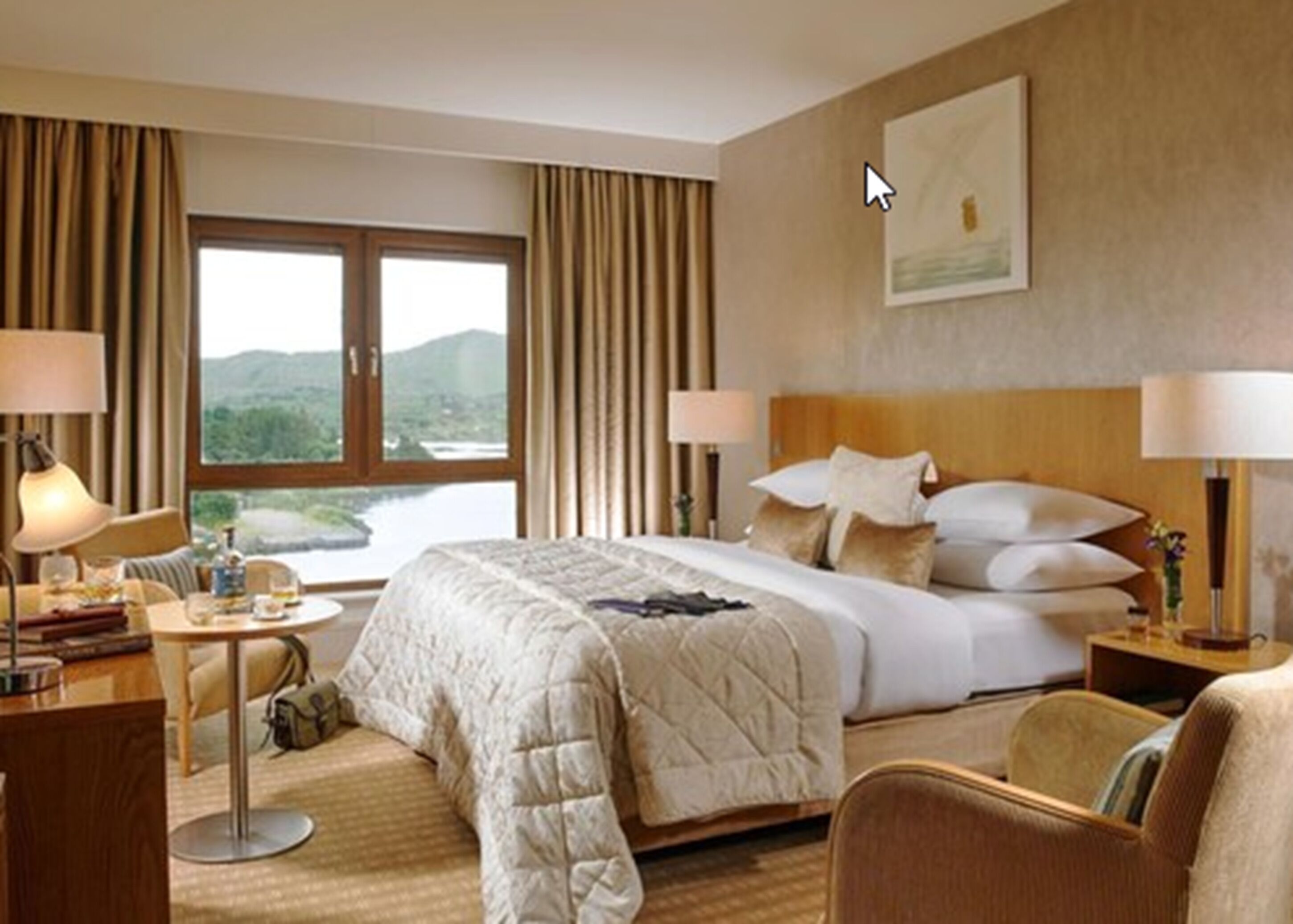 family room | minibar, in-room safe, desk, laptop workspace