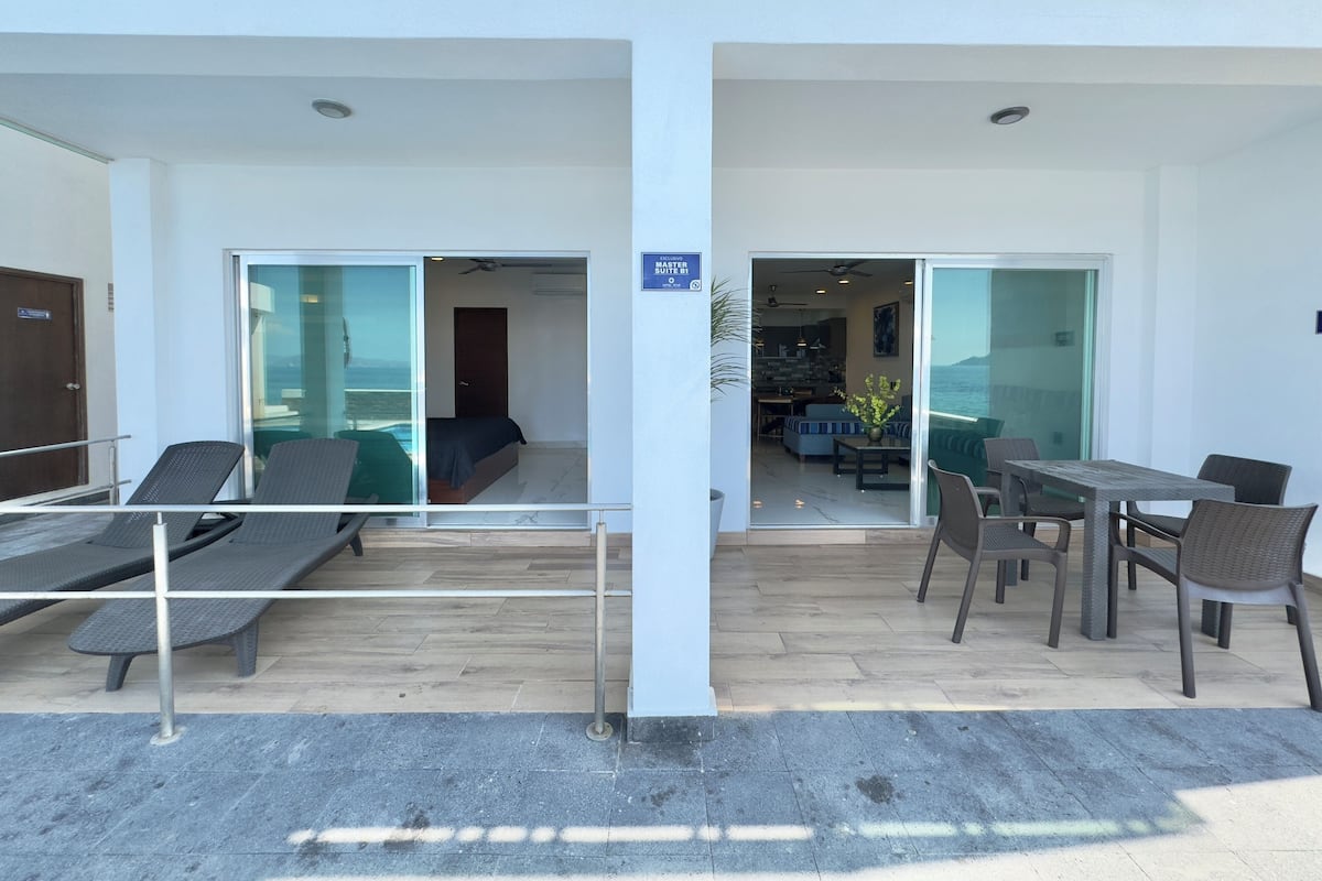 Habitación familiar, 2 habitaciones, cocineta, frente al mar | Caja de seguridad en la habitación, escritorio y wifi gratis