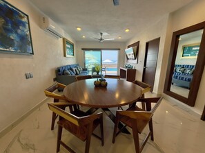 Chambre Familiale, 2 chambres, coin cuisine, en front de plage | Salle à manger