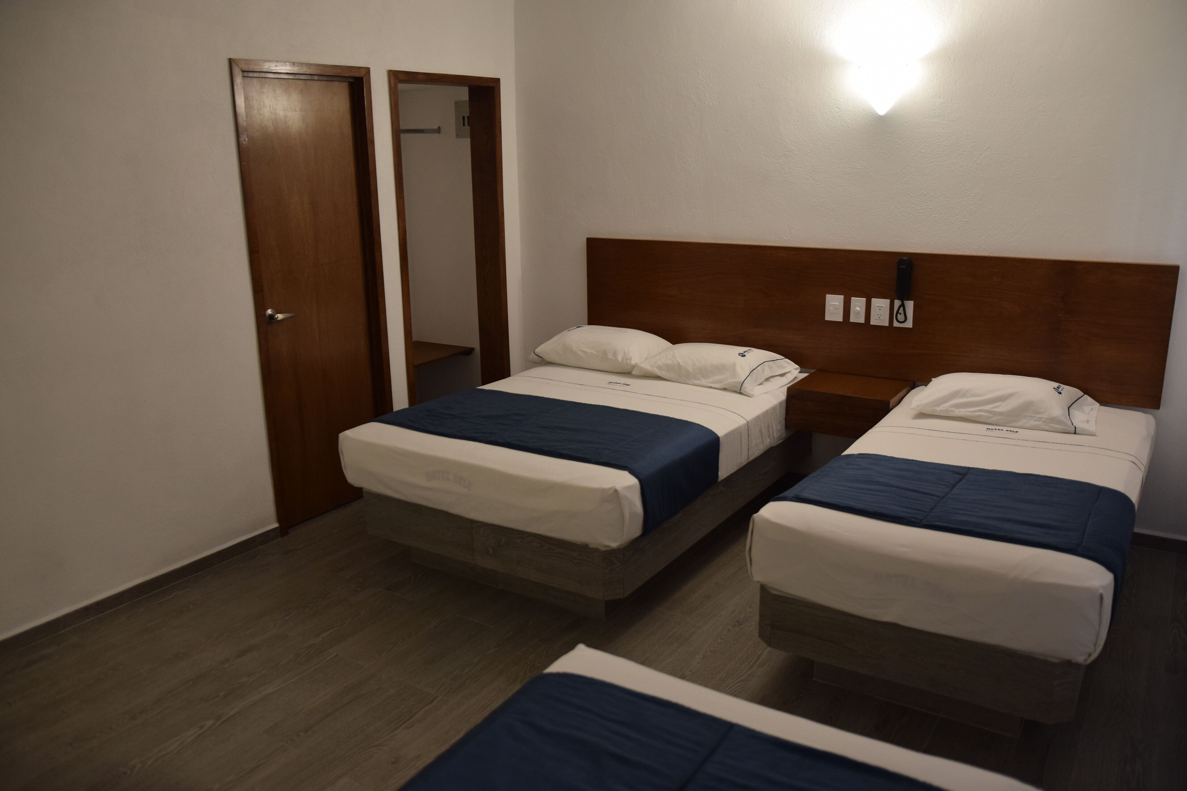 executive room, ensuite | in-room safe, desk, free wifi, bed sheets