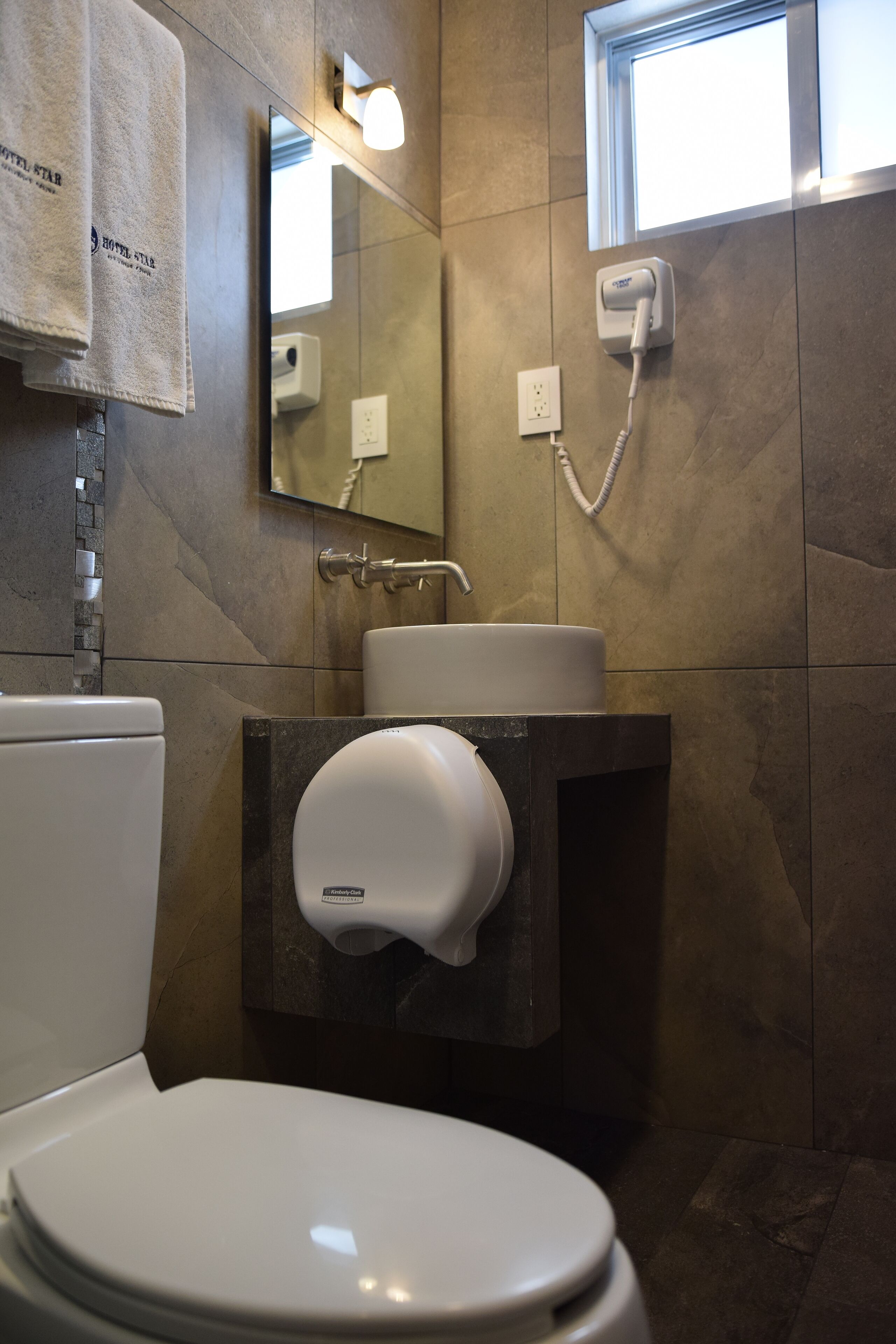 executive room, ensuite | bathroom | towels