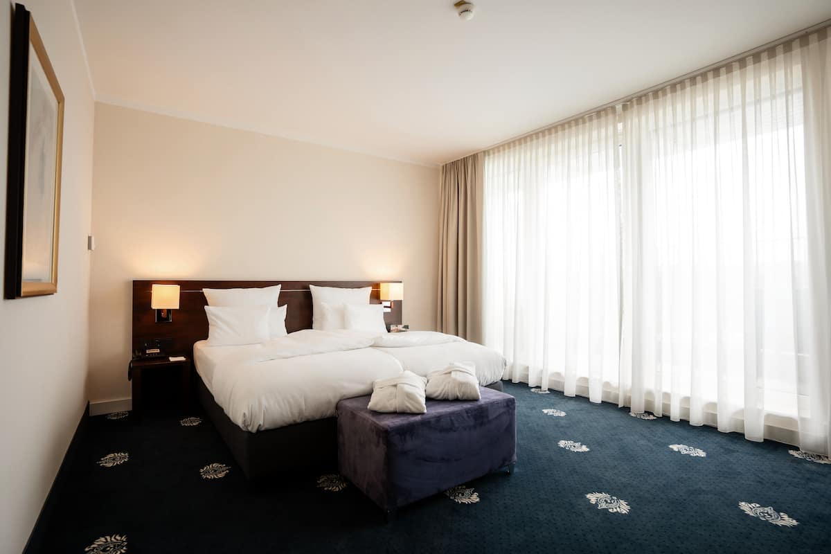 Suite Deluxe, 1 trÚs grand lit | Literie de qualité supérieure, articles gratuits dans le mini-bar