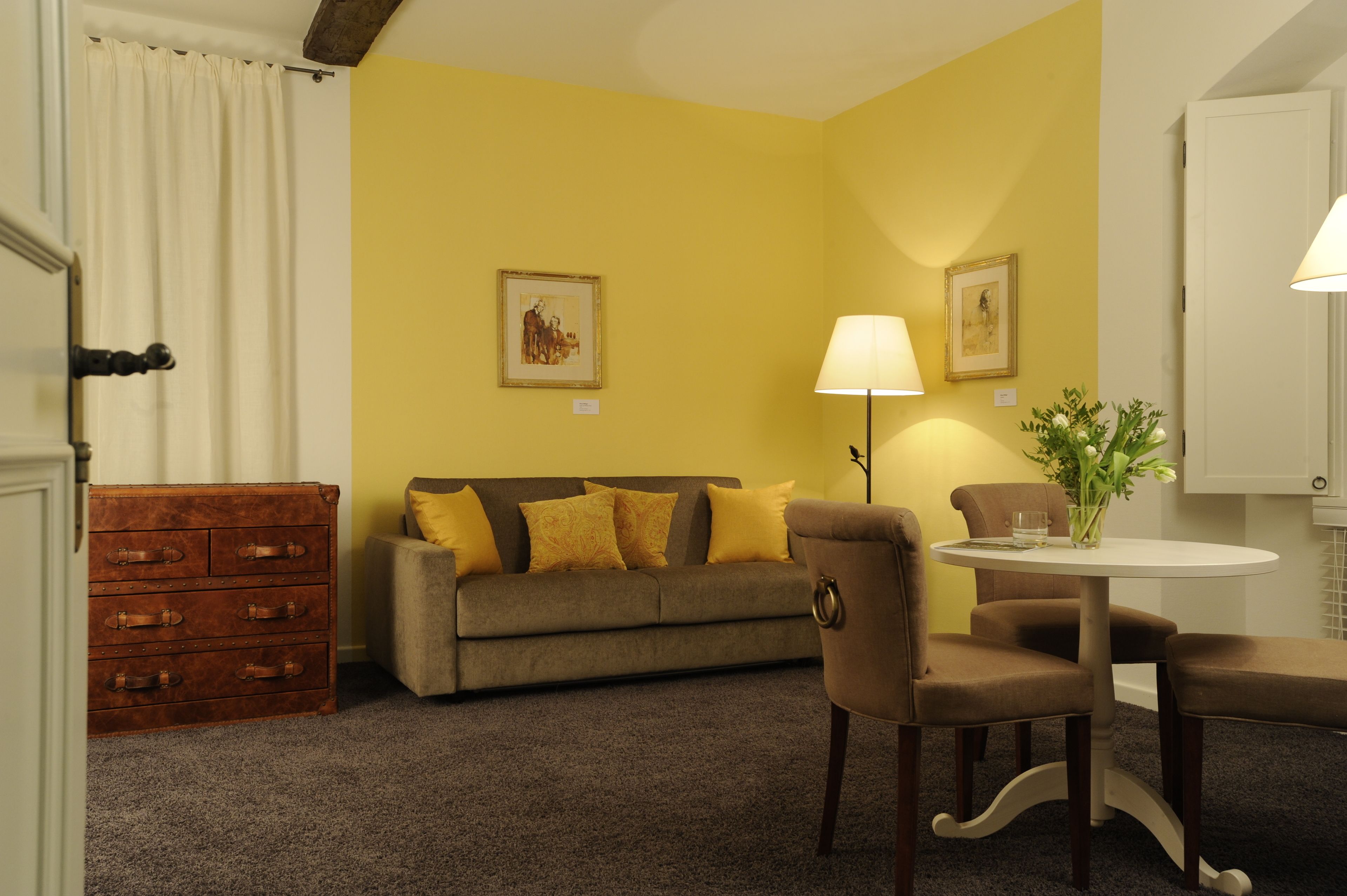 double room | living area | flat-screen tv