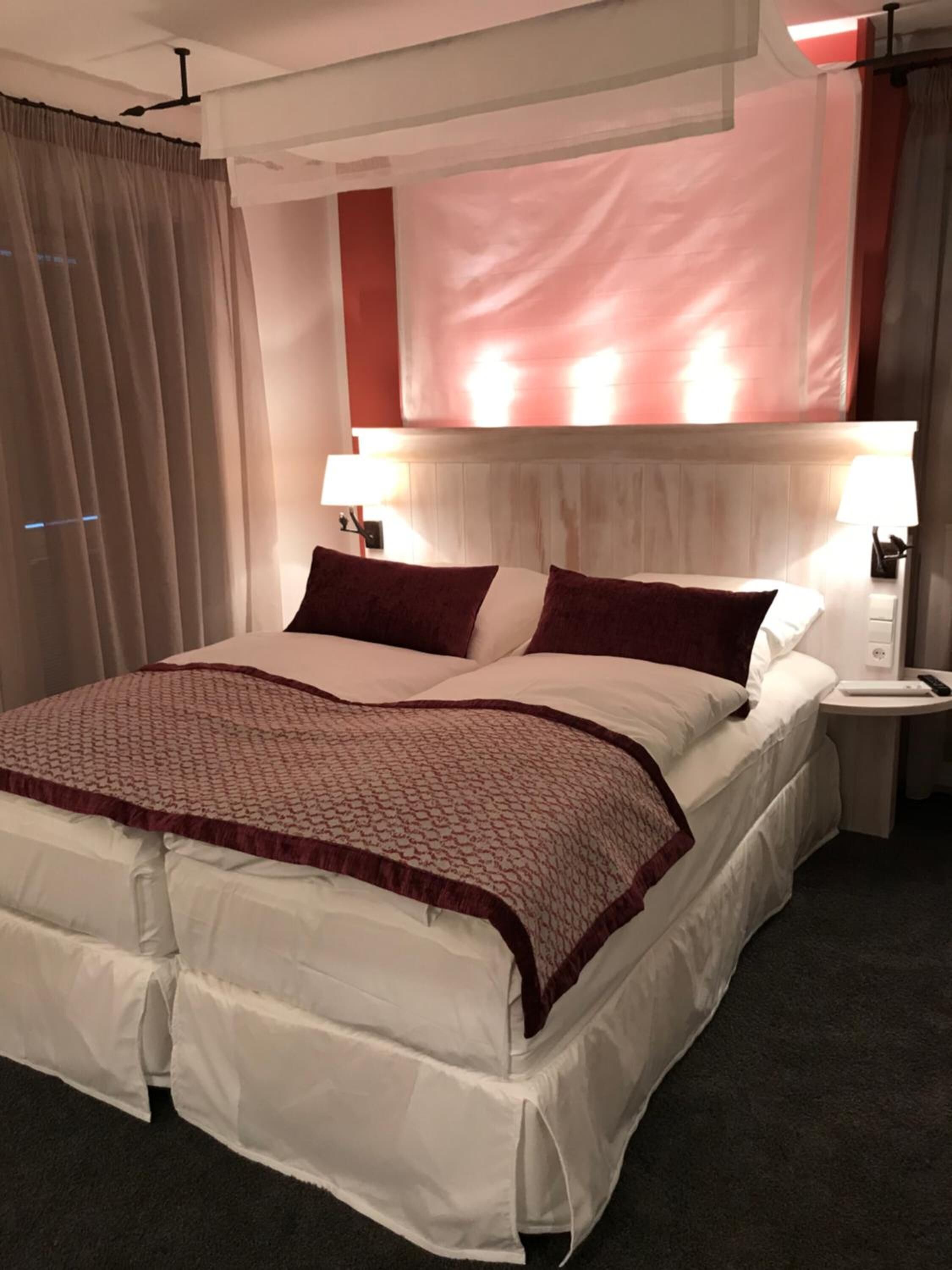 premium bedding, pillow-top beds, minibar, in-room safe