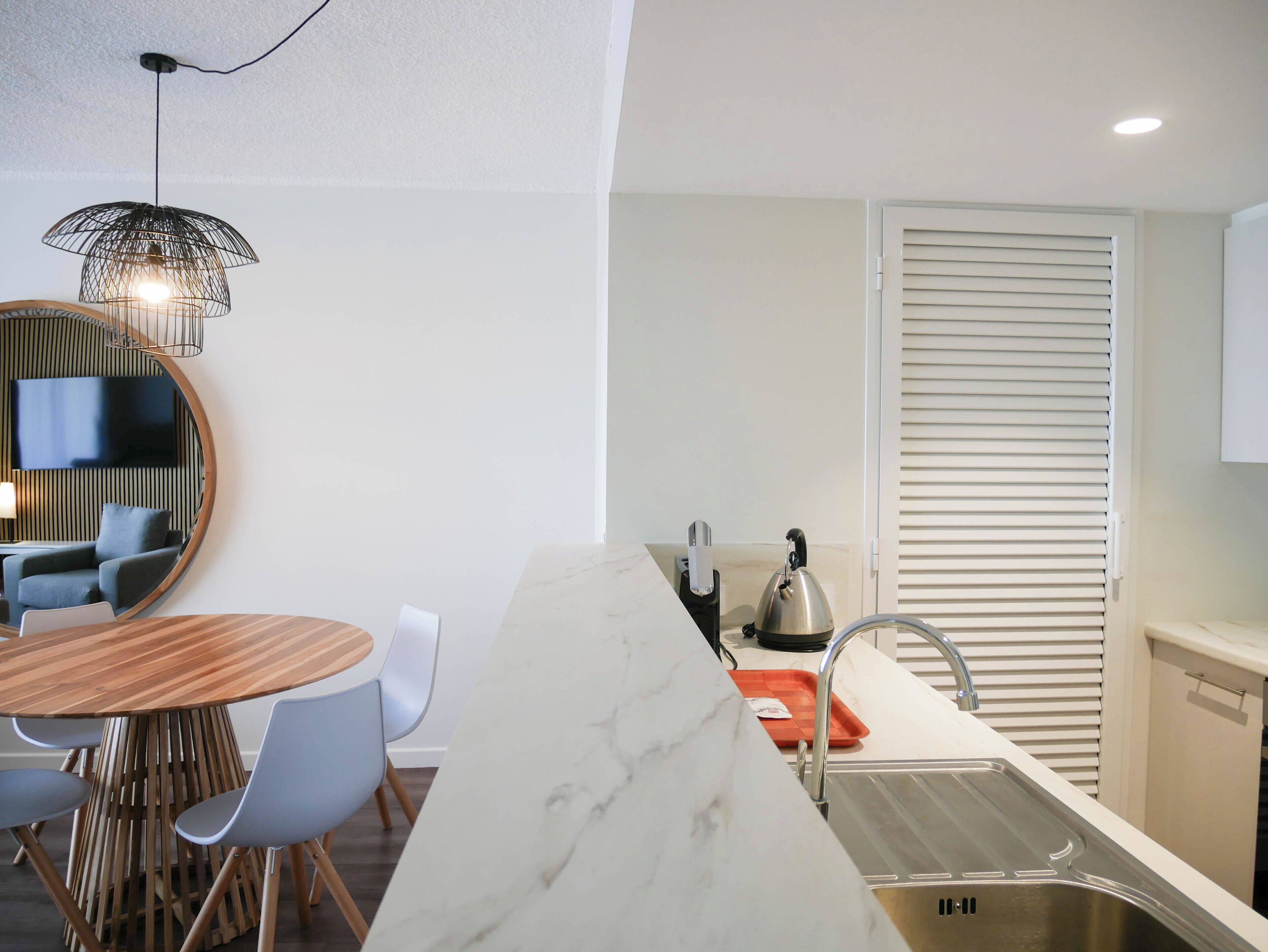 Premium bedding, in-room safe, iron/ironing board, free cots/infant beds