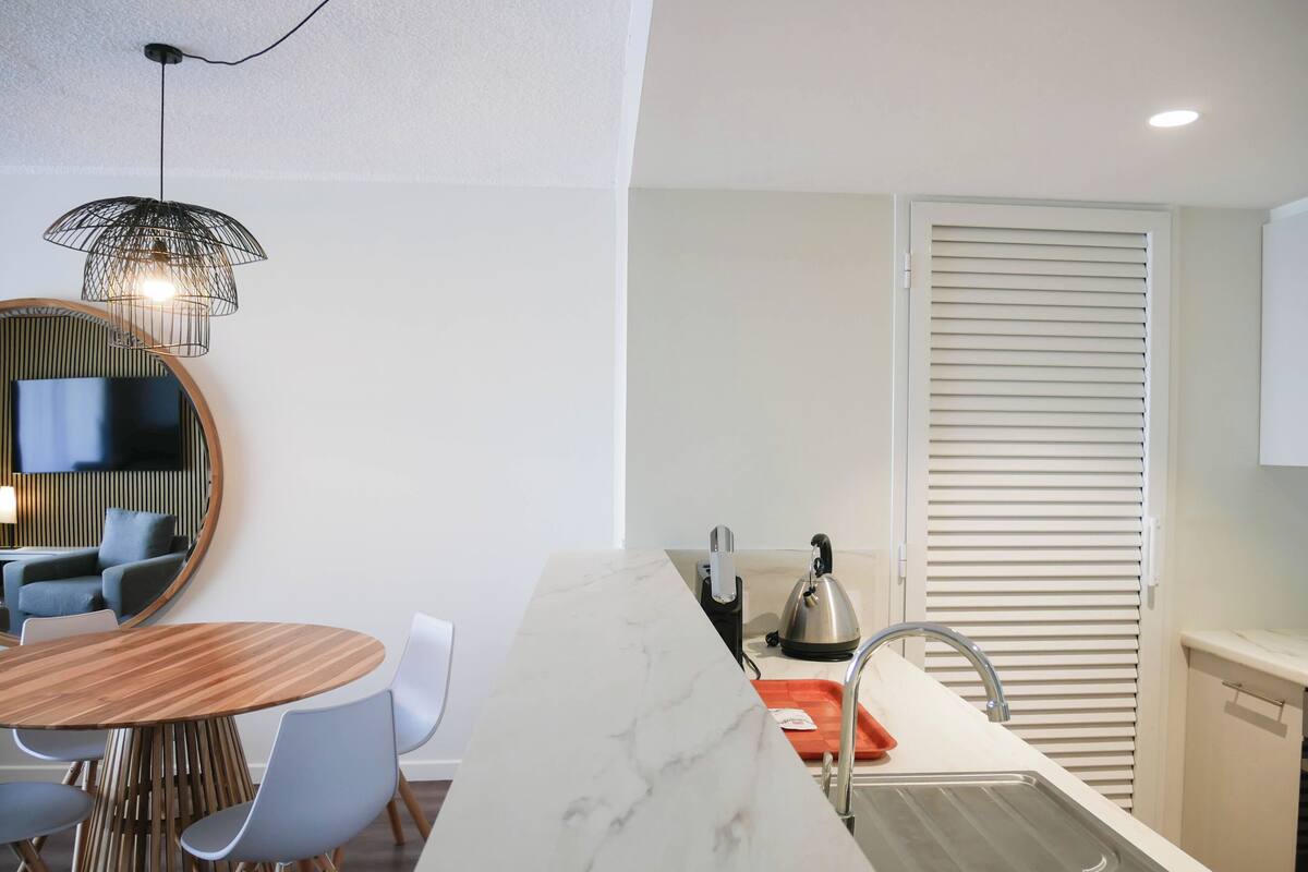 Luxe beddengoed, een kluis op de kamer, een strijkplank/strijkijzer