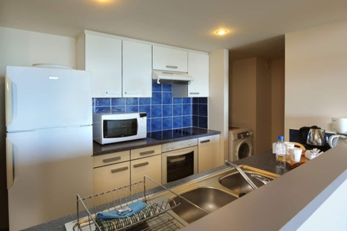 apartment, 3 bedrooms, ocean view | private kitchen | fridge, microwave, oven, coffee/tea maker