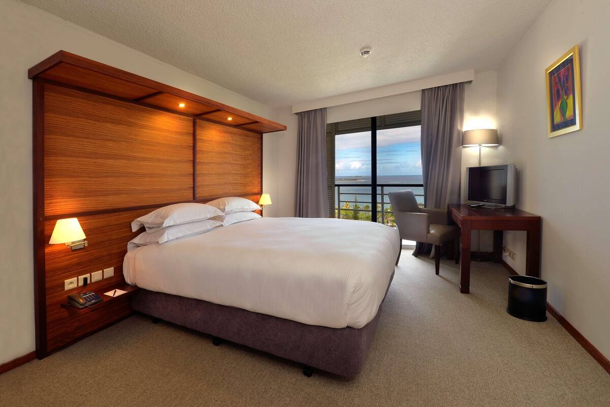 Premium bedding, in-room safe, iron/ironing board, free cots/infant beds
