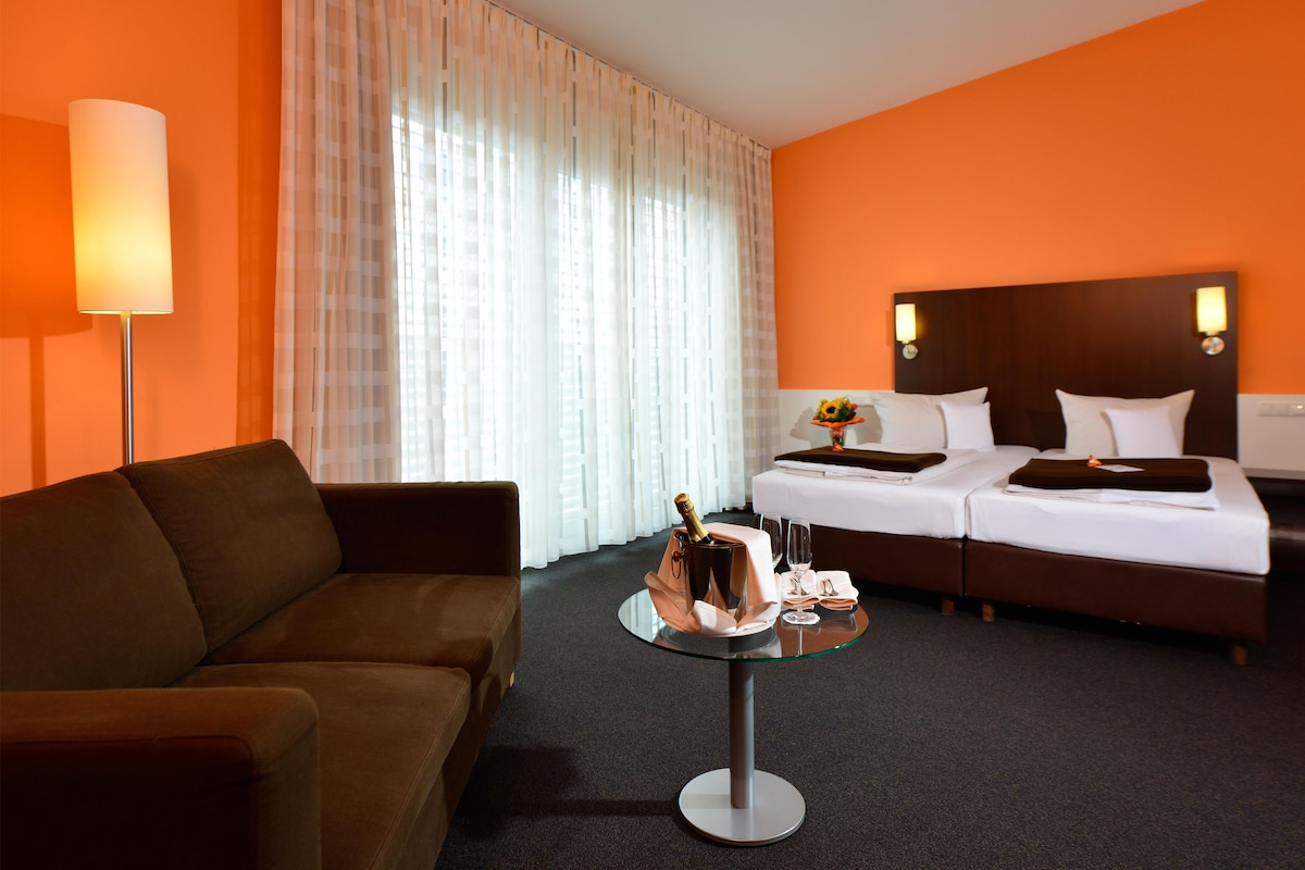 Superior Room, 1 Double Bed | Minibar, in-room safe, blackout drapes, WiFi (free)