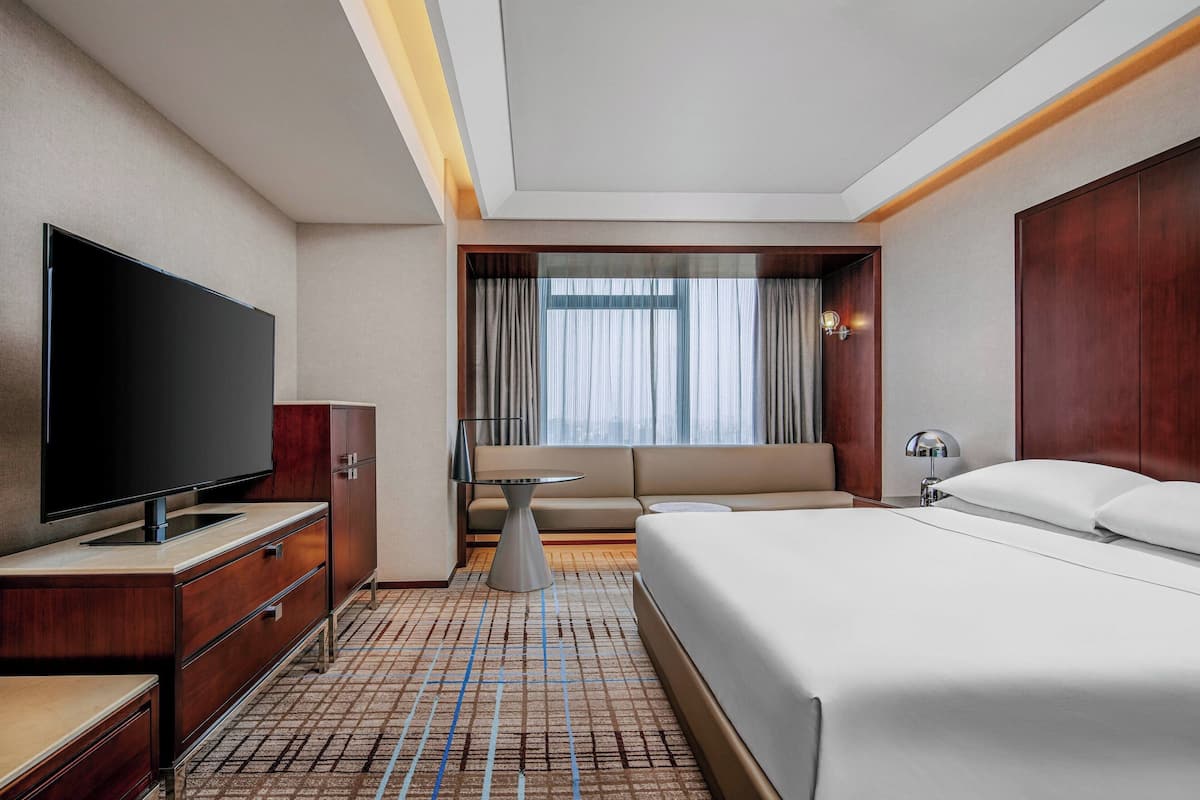 1 bedroom, in-room safe, desk, soundproofing