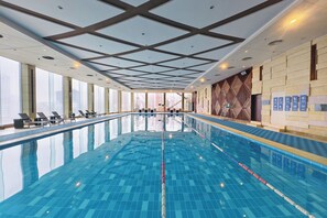 Indoor pool, open 7:00 AM to 10:00 PM, lifeguards on site - Renaissance Shanghai Zhongshan Park (Shanghai)