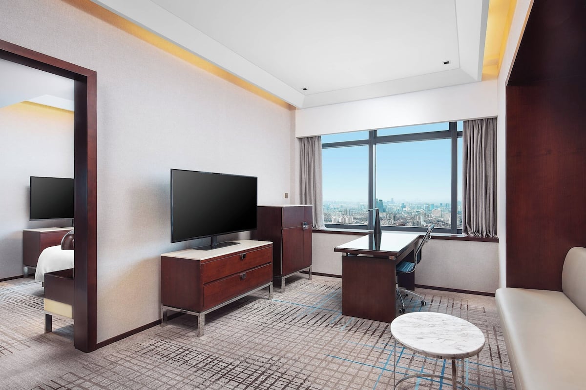 LCD TV, pay movies