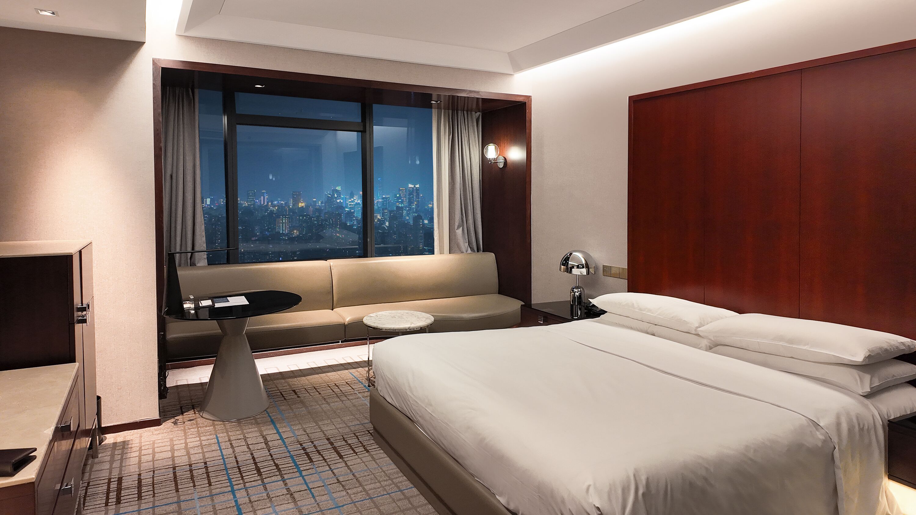 Chambre, 1 très grand lit (View)