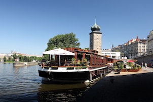 Breakfast served, ocean views