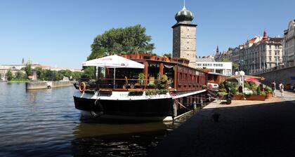 Boat Hotel Matylda