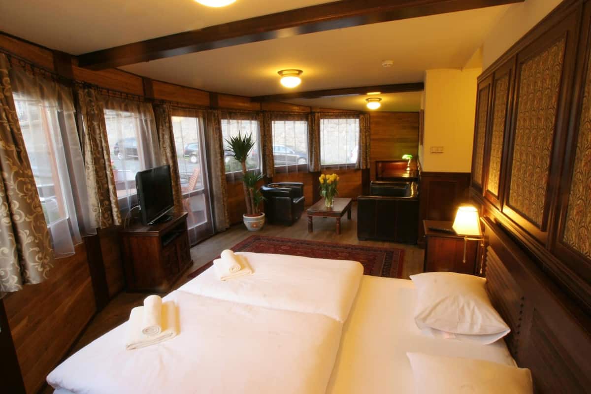 Deluxe Suite, Terrace | Minibar, blackout drapes, iron/ironing board, free cribs/infant beds