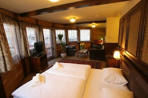 Deluxe Suite, Terrace | Minibar, blackout curtains, iron/ironing board, free cots/infant beds - Boat Hotel Matylda (Prague)