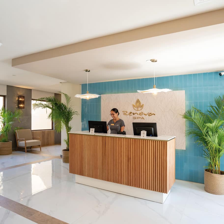 Couples treatment rooms, sauna, hot tub, hot springs, body treatments