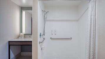 Kamer, toegankelijk voor mindervaliden | Badkamer met douche