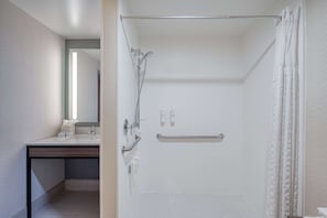 Habitación, accesible para personas con discapacidad | Ducha del cuarto de baño