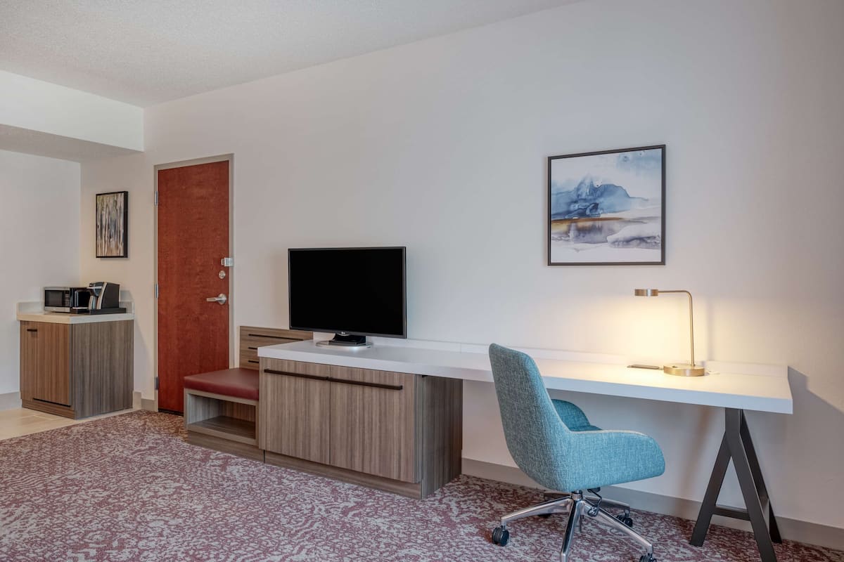 Room, Accessible | Peti besi dalam bilik, seterika/papan seterika