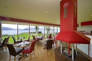Free daily buffet breakfast - Holly Tree Hotel, Swimming Pool & Hot Tub (Appin)