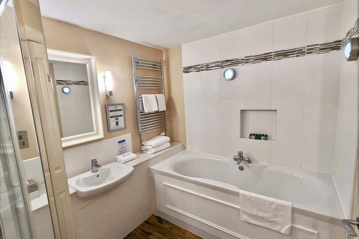 luxury room, ocean view | bathroom | free toiletries, hair dryer, towels, shampoo