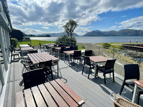 Terrace/patio - Holly Tree Hotel, Swimming Pool & Hot Tub (Appin)
