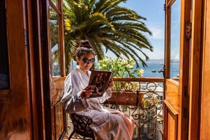 Deluxe Double Room | Premium bedding, pillowtop beds, in-room safe, individually decorated