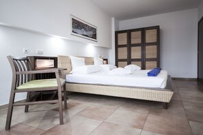 Villa | 2 bedrooms, in-room safe, free cribs/infant beds, free WiFi