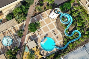 4 piscines extérieures