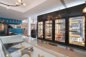 4 bars/lounges, poolside bar