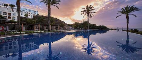 Innenpool, 4 Außenpools