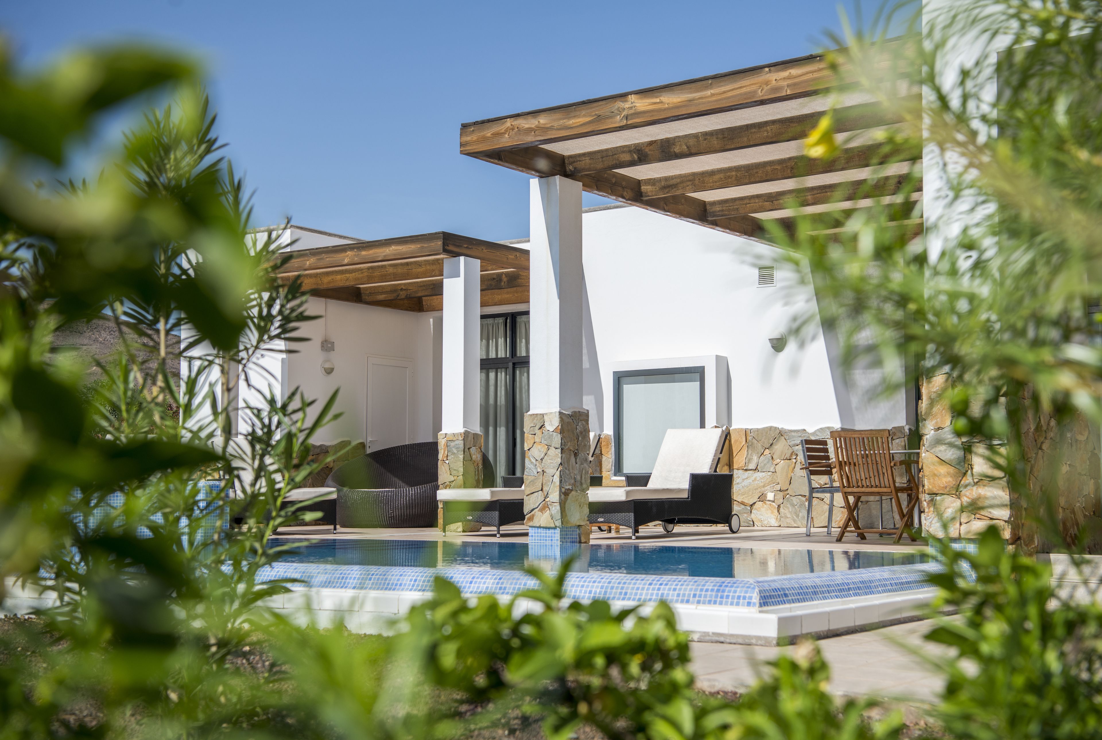 4 outdoor pools