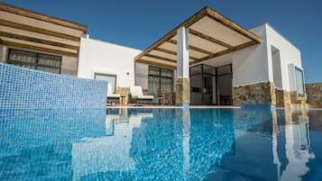 Indendørs pool, 4 udendørs pools