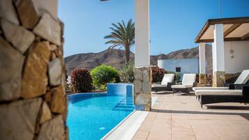 Indoor pool, 4 outdoor pools