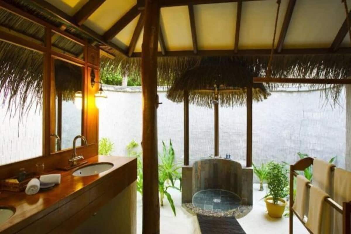 Spa | Couples treatment room(s), body treatments, aromatherapy