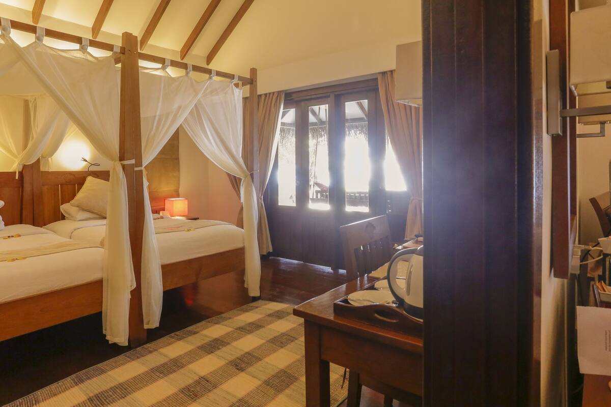 minibar, in-room safe, desk, rollaway beds