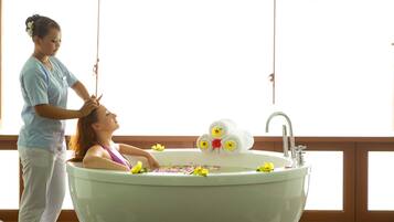 Couples treatment rooms, body treatments, aromatherapy