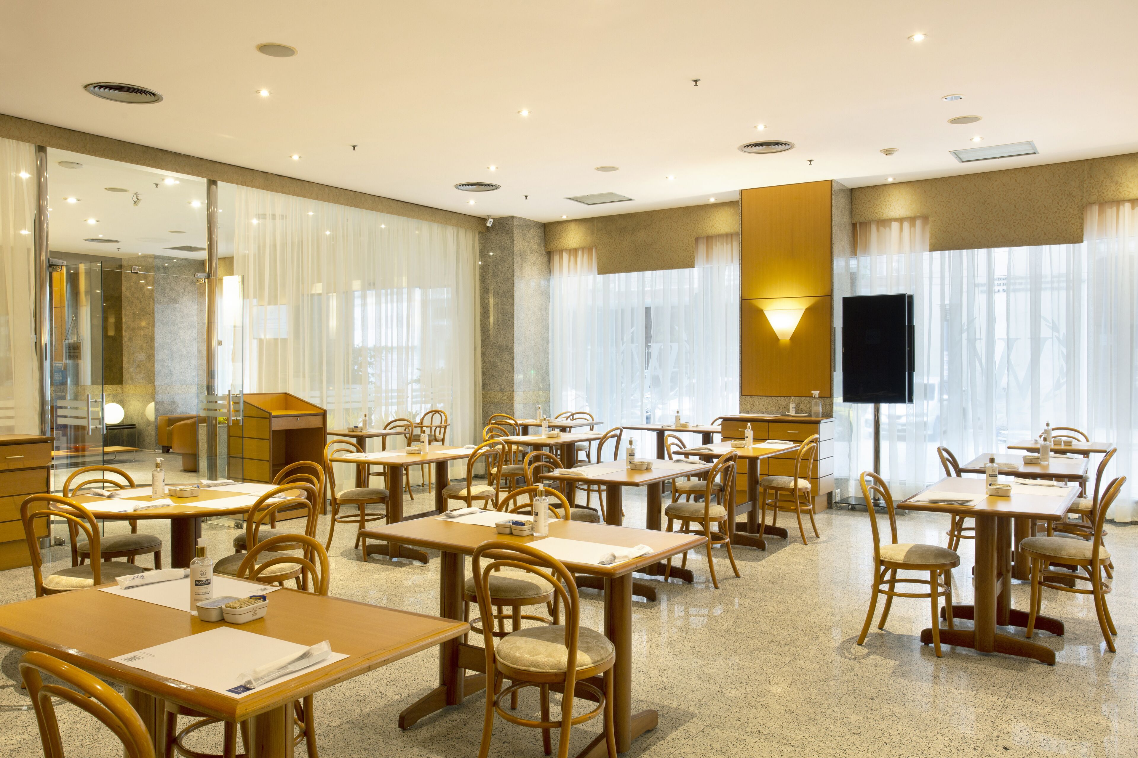 breakfast, lunch and dinner served